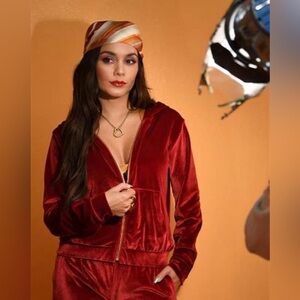 Fabletics x Vanessa Hudgens Donna velour zip up sweater size SMALL